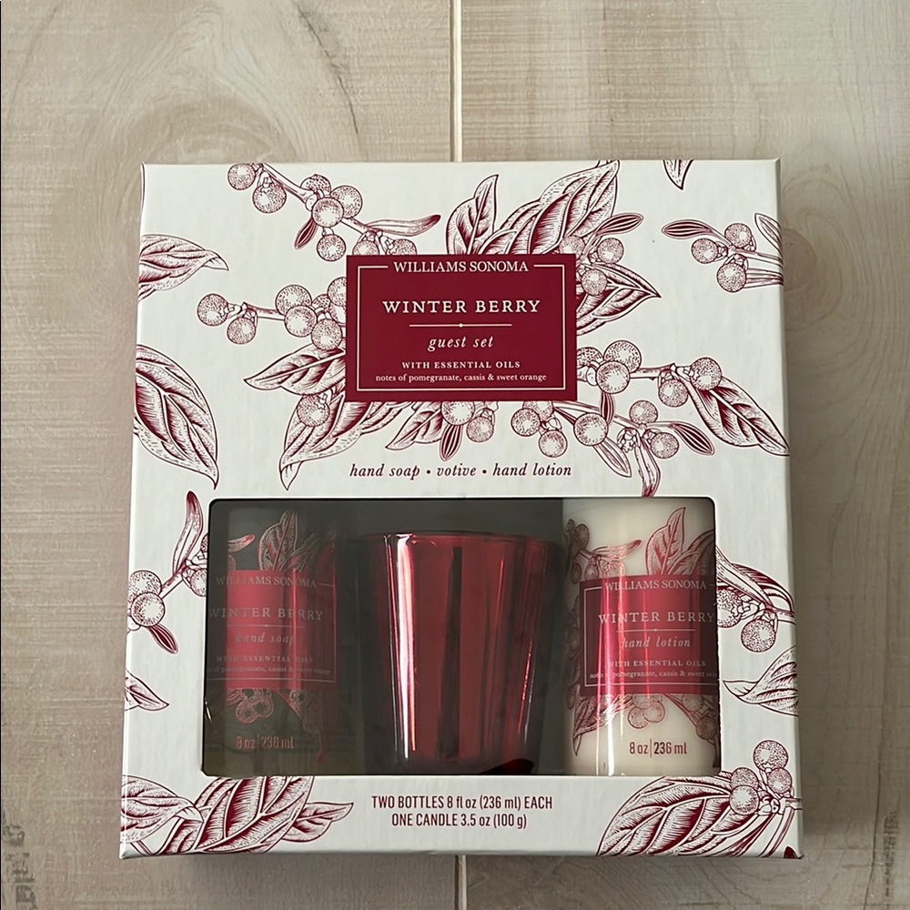 Williams Sonoma Winter Berry Guest Set - Red and White NEW